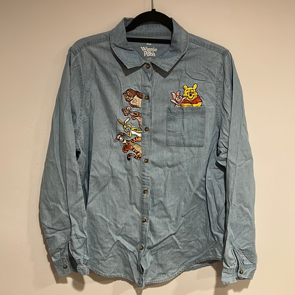 Women’s Winnie the Pooh Button Up Long Sleeve Size Large